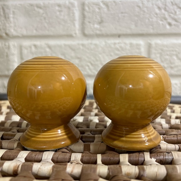 Vintage Fiestaware Ironstone Antique gold salt and pepper shaker set Fiesta 1970 - Picture 4 of 8